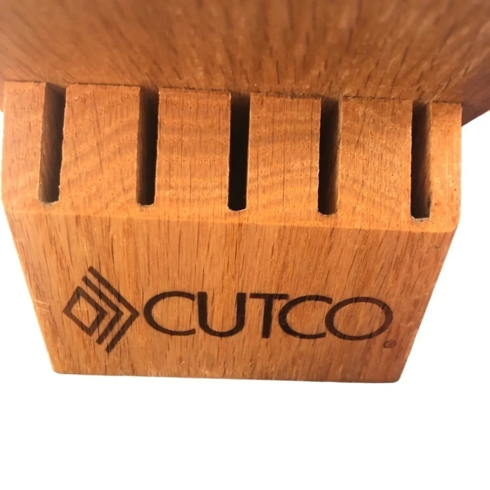 CUTCO Oak Wood Knife Block 9 Slots Plus Sharpener Logo 6” H 8”D X4”W Rubber Feet